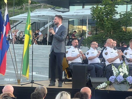 Glasbeni večer s Policijskim orkestrom in gostom Gregorjem Ravnikom